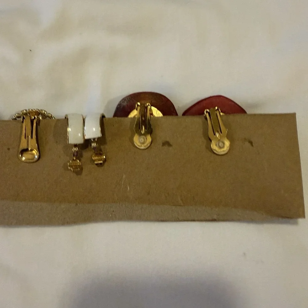 Lot of 5 Pairs Vintage‎ Clip On Earrings Floral Lucite Cabochon Enamel Retro